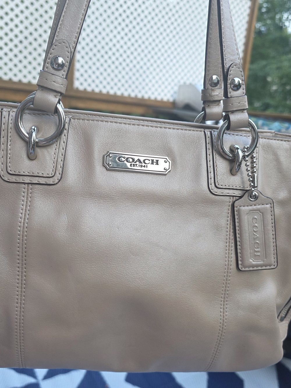 COACH Beige Leather Shoulder Bag with Silver Hardware & HANGTAG!!! ❤️❤️❤️❤️ - Picture 2 of 10
